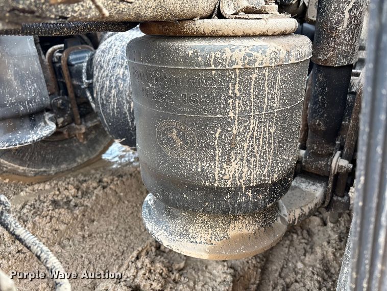 image for item YA2362 2017 Freightliner Cascadia 125 semi truck