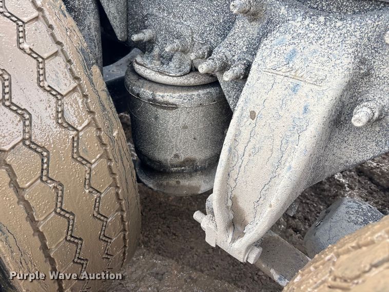 image for item YA2362 2017 Freightliner Cascadia 125 semi truck