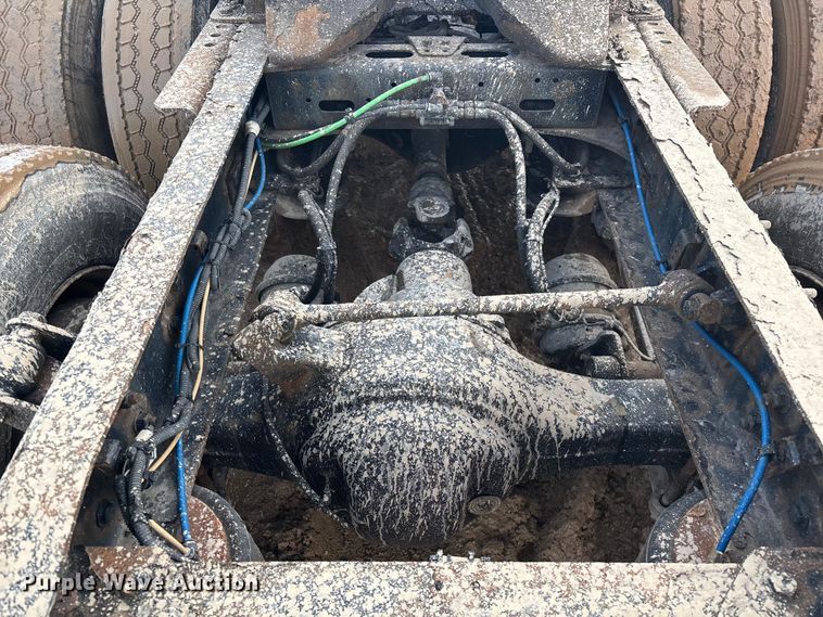 image for item YA2362 2017 Freightliner Cascadia 125 semi truck