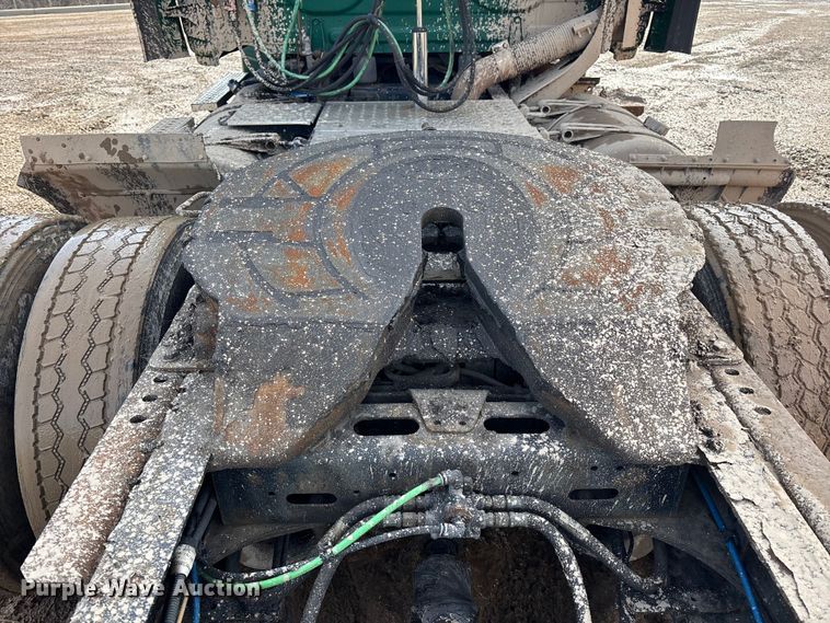 image for item YA2362 2017 Freightliner Cascadia 125 semi truck