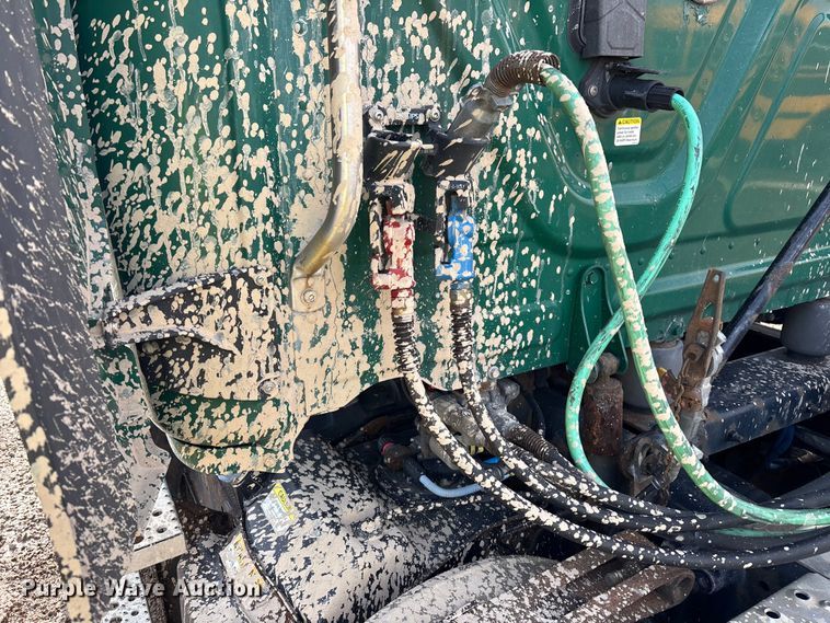 image for item YA2362 2017 Freightliner Cascadia 125 semi truck