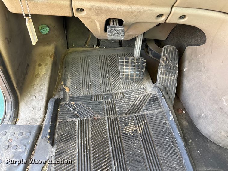 image for item YA2362 2017 Freightliner Cascadia 125 semi truck