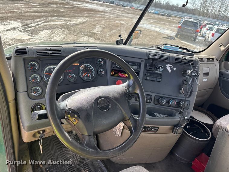 image for item YA2362 2017 Freightliner Cascadia 125 semi truck