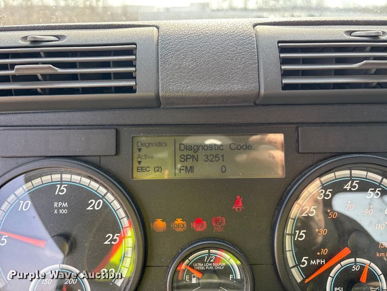 image for item YA2362 2017 Freightliner Cascadia 125 semi truck