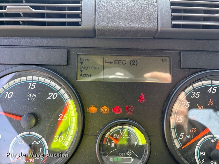 image for item YA2362 2017 Freightliner Cascadia 125 semi truck