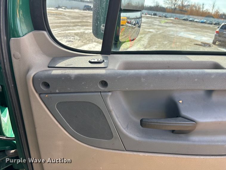 image for item YA2362 2017 Freightliner Cascadia 125 semi truck