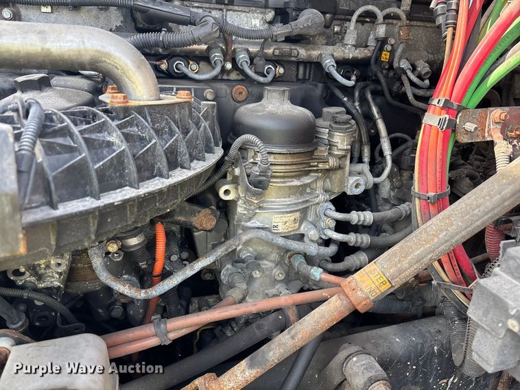 image for item YA2362 2017 Freightliner Cascadia 125 semi truck