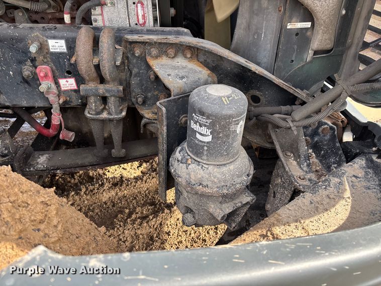 image for item YA2362 2017 Freightliner Cascadia 125 semi truck