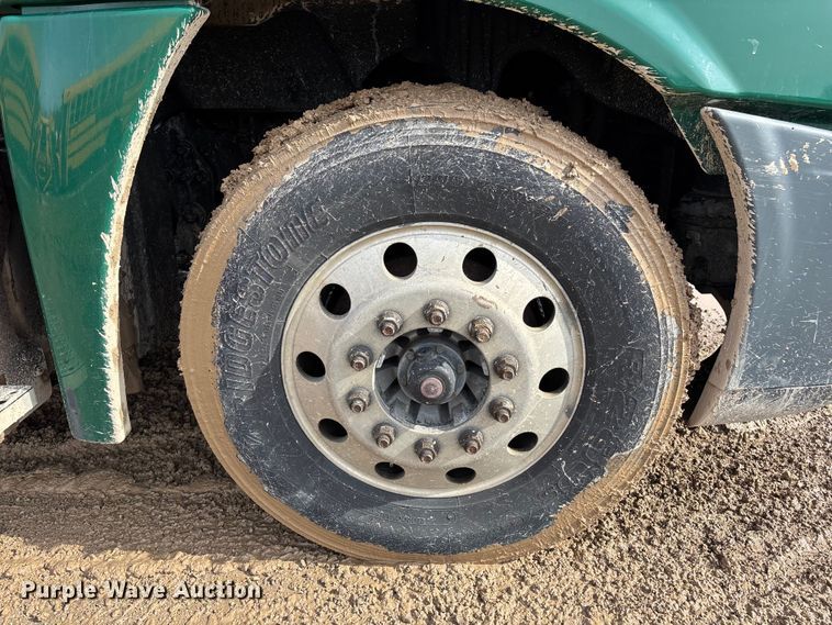 image for item YA2362 2017 Freightliner Cascadia 125 semi truck