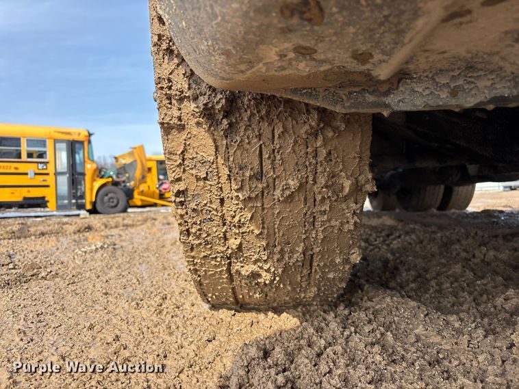 image for item YA2362 2017 Freightliner Cascadia 125 semi truck