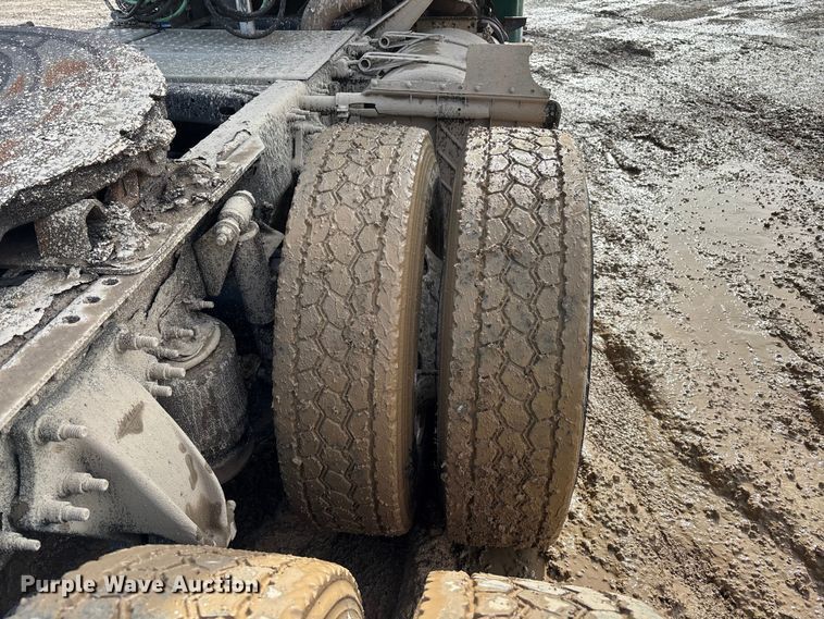 image for item YA2362 2017 Freightliner Cascadia 125 semi truck