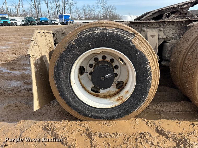 image for item YA2362 2017 Freightliner Cascadia 125 semi truck