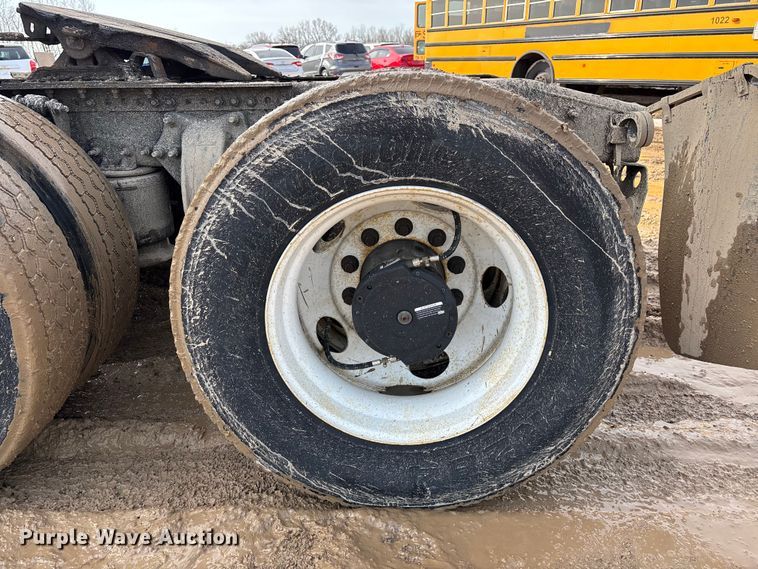 image for item YA2362 2017 Freightliner Cascadia 125 semi truck