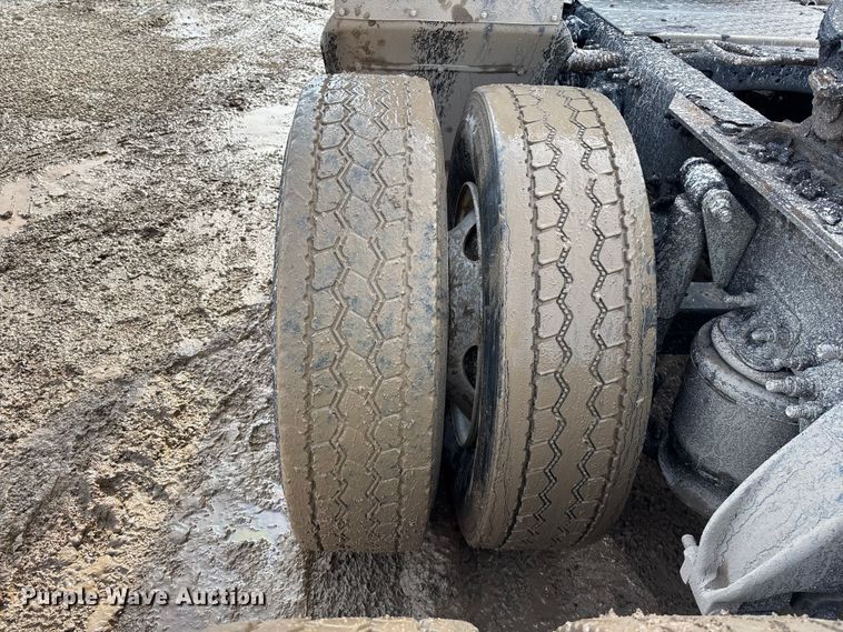 image for item YA2362 2017 Freightliner Cascadia 125 semi truck