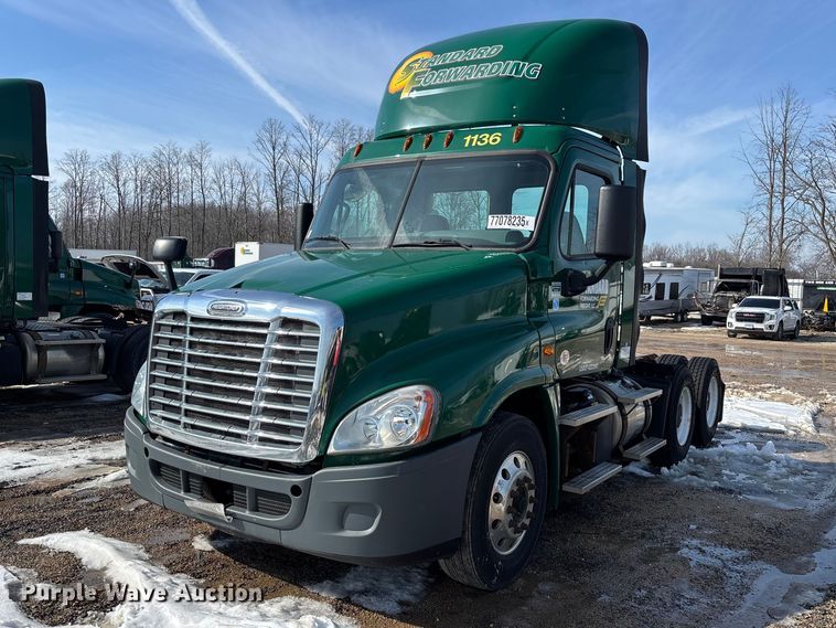 image for item YA2363 2017 Freightliner Cascadia 125 semi truck