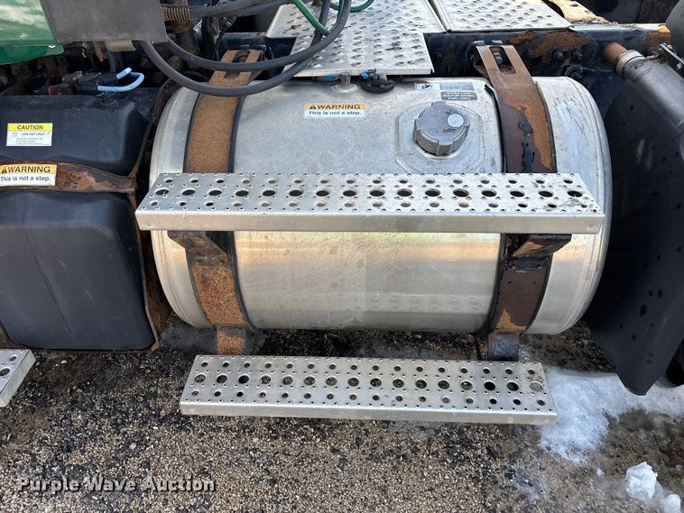 image for item YA2363 2017 Freightliner Cascadia 125 semi truck