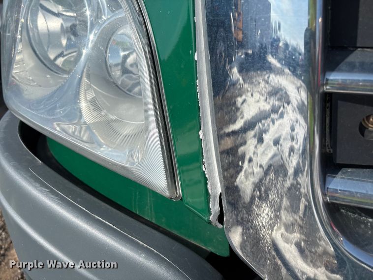 image for item YA2363 2017 Freightliner Cascadia 125 semi truck