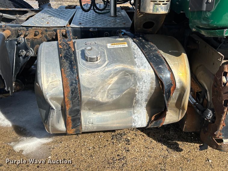 image for item YA2363 2017 Freightliner Cascadia 125 semi truck