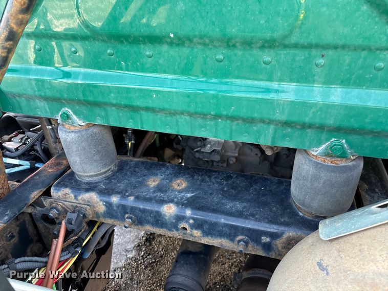 image for item YA2363 2017 Freightliner Cascadia 125 semi truck