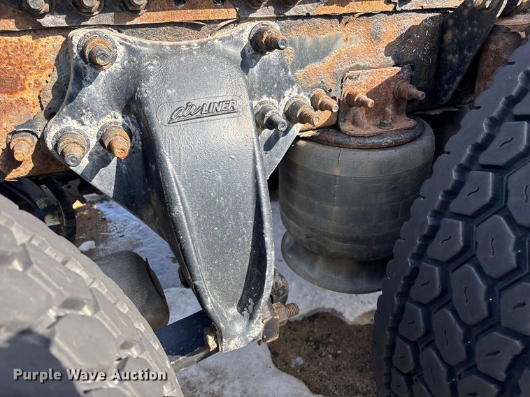 image for item YA2363 2017 Freightliner Cascadia 125 semi truck