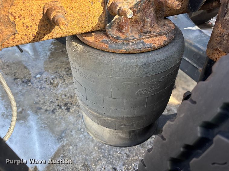 image for item YA2363 2017 Freightliner Cascadia 125 semi truck