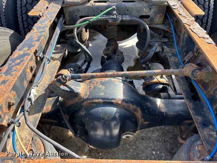 image for item YA2363 2017 Freightliner Cascadia 125 semi truck