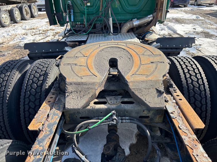 image for item YA2363 2017 Freightliner Cascadia 125 semi truck