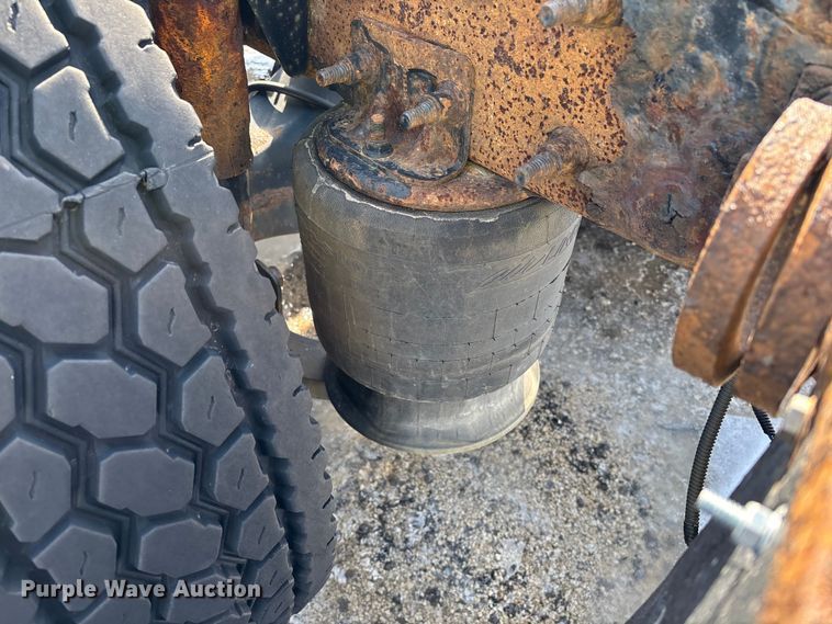 image for item YA2363 2017 Freightliner Cascadia 125 semi truck