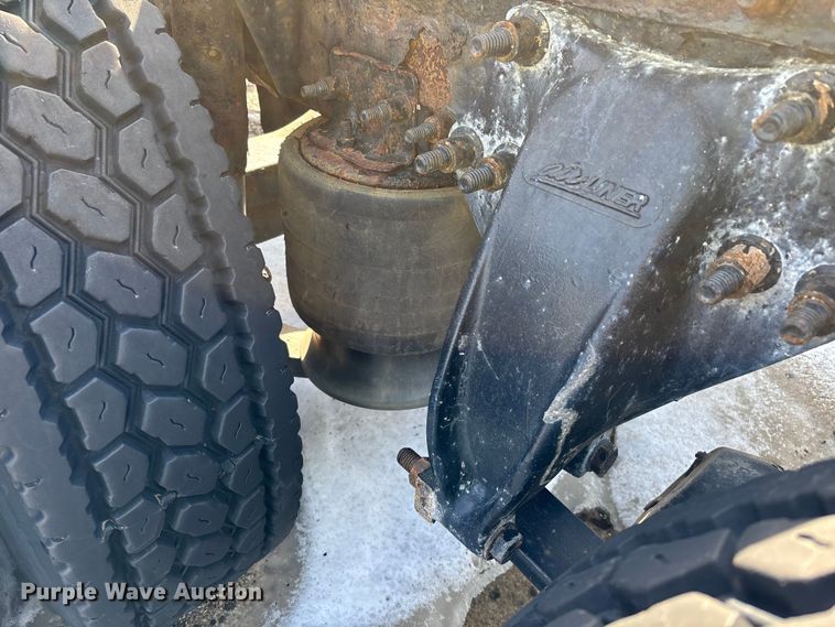 image for item YA2363 2017 Freightliner Cascadia 125 semi truck