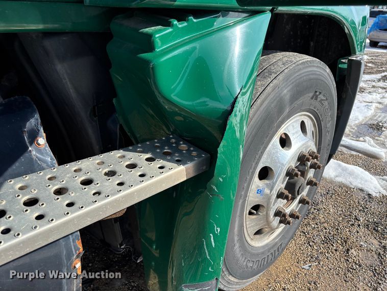 image for item YA2363 2017 Freightliner Cascadia 125 semi truck