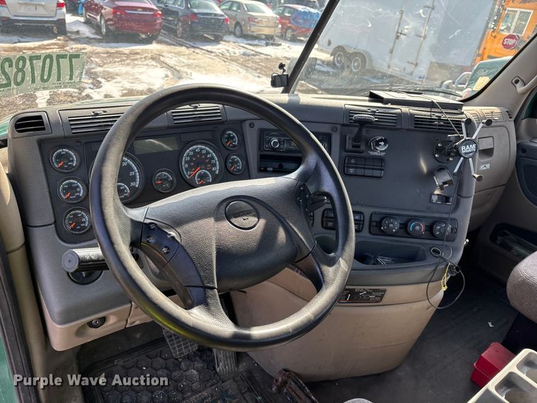 image for item YA2363 2017 Freightliner Cascadia 125 semi truck