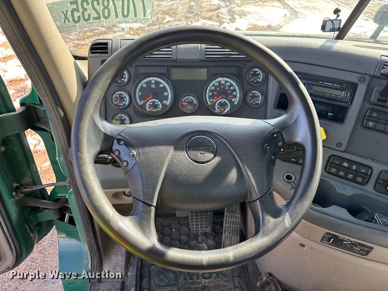 image for item YA2363 2017 Freightliner Cascadia 125 semi truck