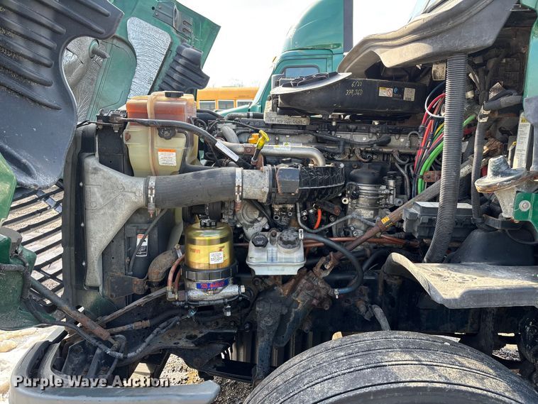 image for item YA2363 2017 Freightliner Cascadia 125 semi truck