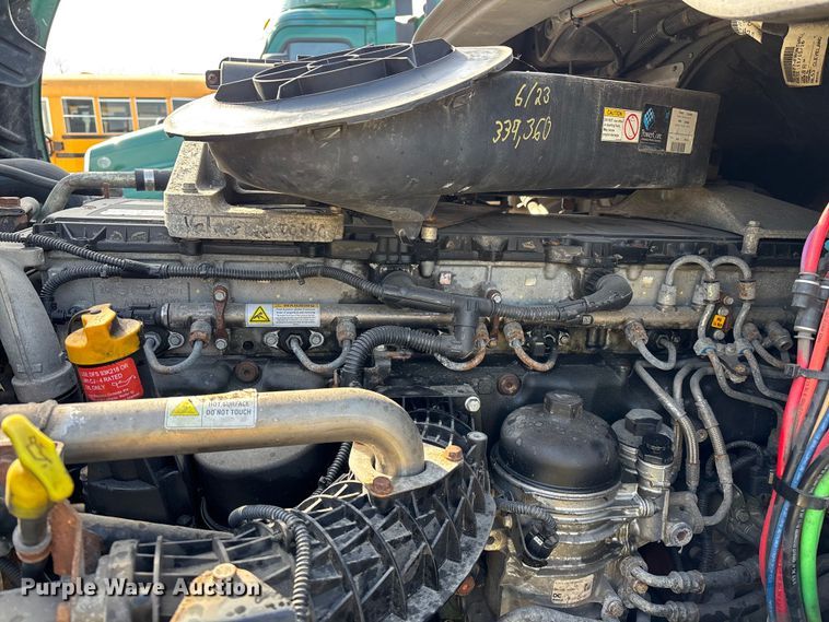 image for item YA2363 2017 Freightliner Cascadia 125 semi truck