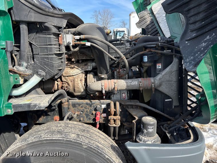 image for item YA2363 2017 Freightliner Cascadia 125 semi truck