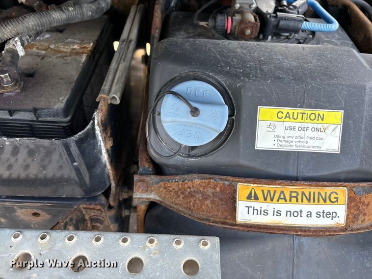 image for item YA2363 2017 Freightliner Cascadia 125 semi truck