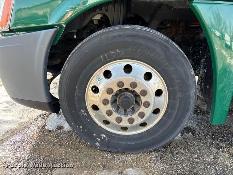 image for item YA2363 2017 Freightliner Cascadia 125 semi truck