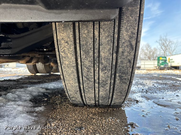 image for item YA2363 2017 Freightliner Cascadia 125 semi truck