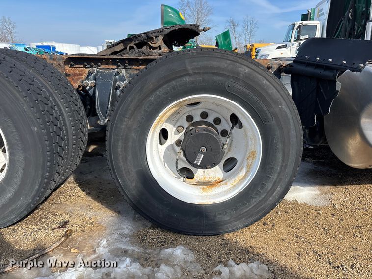 image for item YA2363 2017 Freightliner Cascadia 125 semi truck