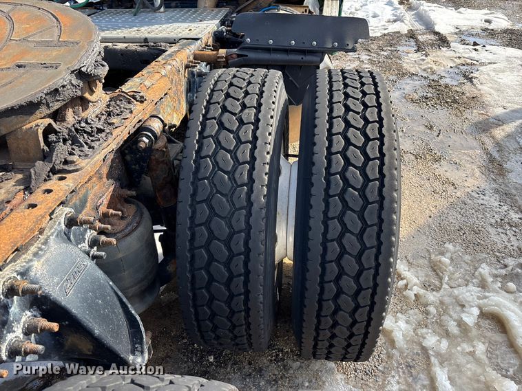 image for item YA2363 2017 Freightliner Cascadia 125 semi truck