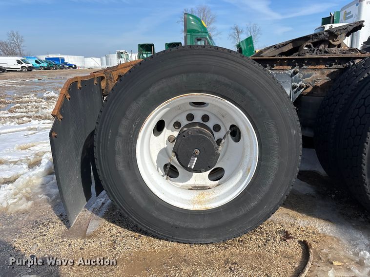 image for item YA2363 2017 Freightliner Cascadia 125 semi truck