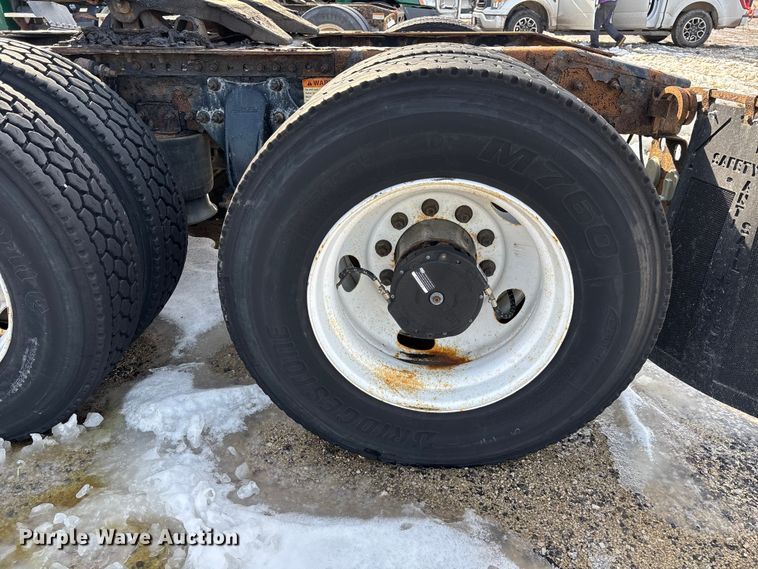 image for item YA2363 2017 Freightliner Cascadia 125 semi truck