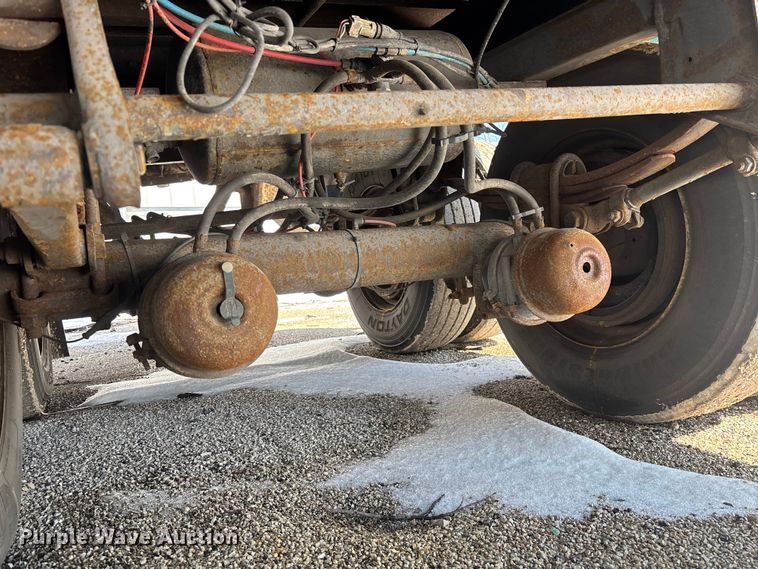 image for item YA2364 2013 Strick dry van trailer