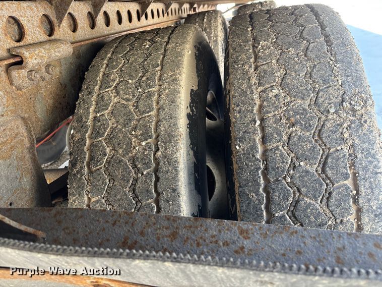 image for item YA2364 2013 Strick dry van trailer