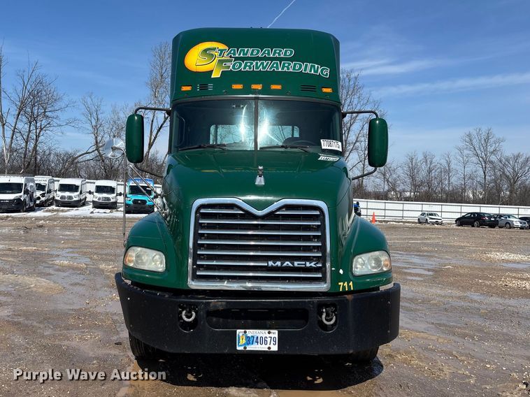 image for item YA2365 2016 Mack CXU613 semi truck