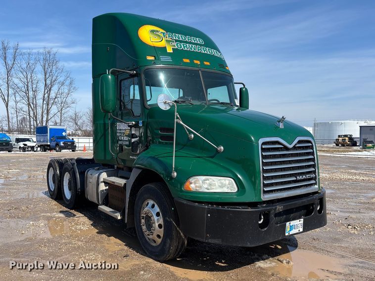 image for item YA2365 2016 Mack CXU613 semi truck