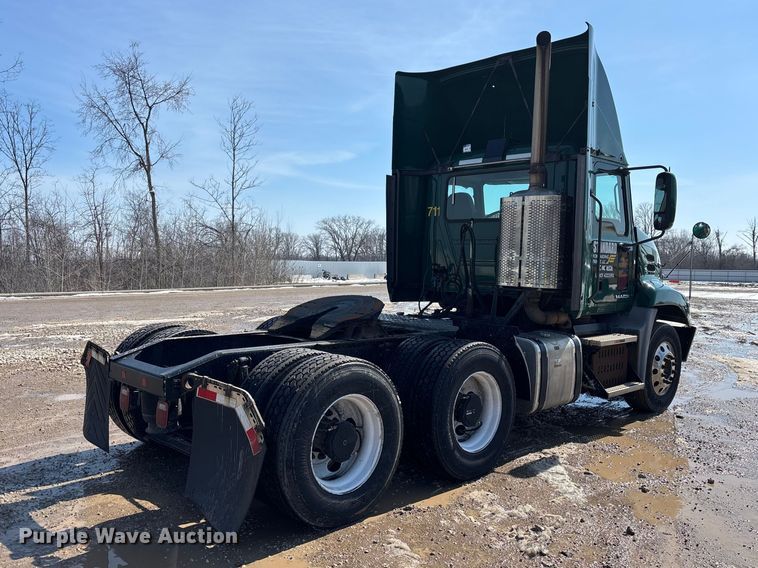 image for item YA2365 2016 Mack CXU613 semi truck