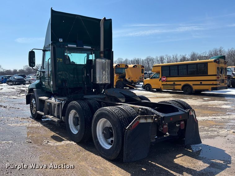 image for item YA2365 2016 Mack CXU613 semi truck