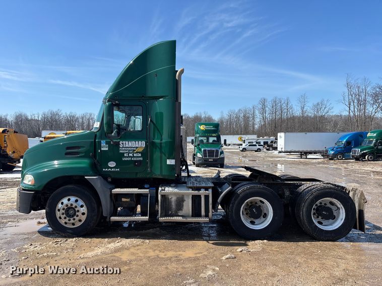 image for item YA2365 2016 Mack CXU613 semi truck