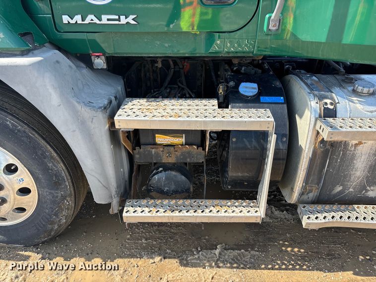 image for item YA2365 2016 Mack CXU613 semi truck